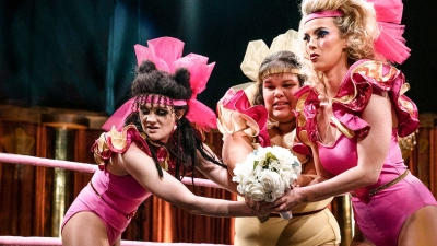 Những quý cô đấu vật quyến rũ (Phần 3) (GLOW (Season 3))